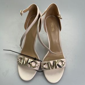 Make: Michael Kors Brand New without tags, size 8.5
